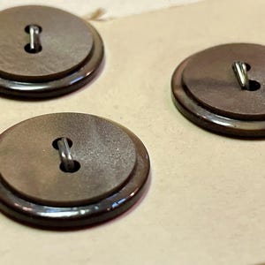 5 Vintage Brown Pearlized Plastic Buttons: 1960s La Mode, 0.37&quot;