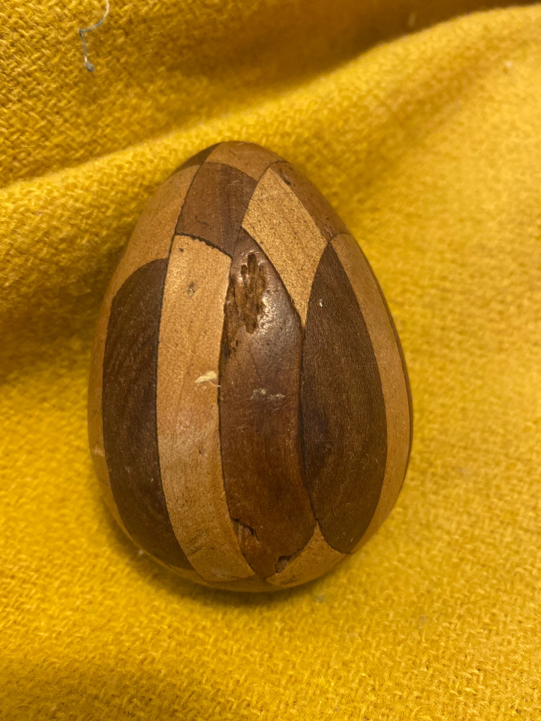 Stocking darning egg; 18005