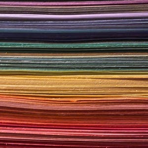 1/8 Pfund altes Tonpapier — Farbe nach Wahl — zum Basteln, Journaling, Collage: rot, blau, grün, gelb, lila, orange, braun, schwarz
