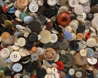 2 oz assortment of mixed vintage buttons all sizes & colors for crafts mending sewing replacing collecting surprise lucite 1950s 1960s