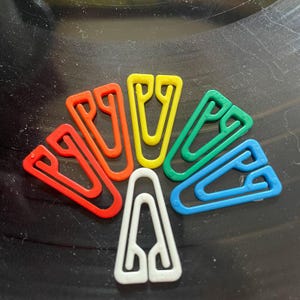 80年代のプラスチックペーパークリップの虹
