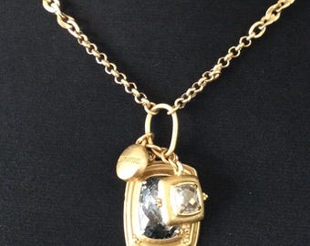 Naszyjnik z zawieszką z kryształkami i długim złotym łańcuszkiem w stylu vintage z podpisem projektanta Brighton
