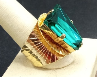 Vintage Green Glass Statement Ring Size 7 1/4 1970's 1980's