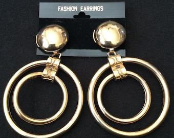Pendientes colgantes de aro grandes estilo vintage en tono dorado, con cierre de clip, joyería de los años 70 y 80.