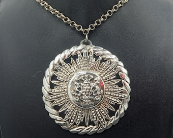 Collier Vintage Art Déco Argenté Avec Pendentif Blason - Chaîne Inscription - Occasion