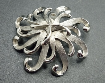 Broche Vintage Signée TRIFARI - Cristaux Blancs Sur Métal Couleur Or - Bijou Rétro