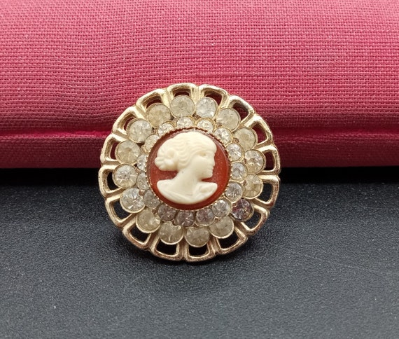 Vintage Small Rhinestone Cameo Brooch Pin, 1950's… - image 4