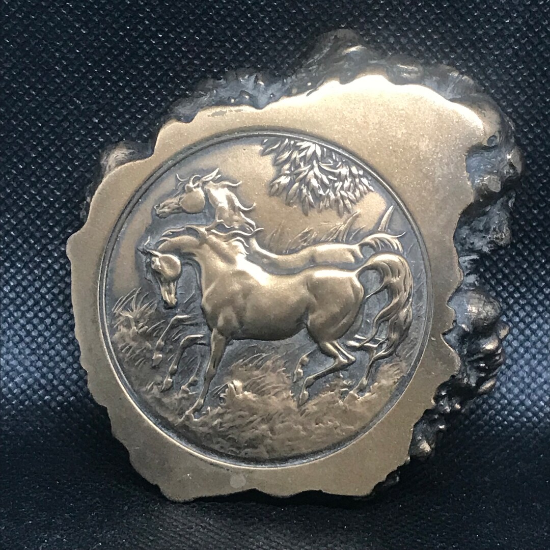 Horse Links Paperweight main image 1