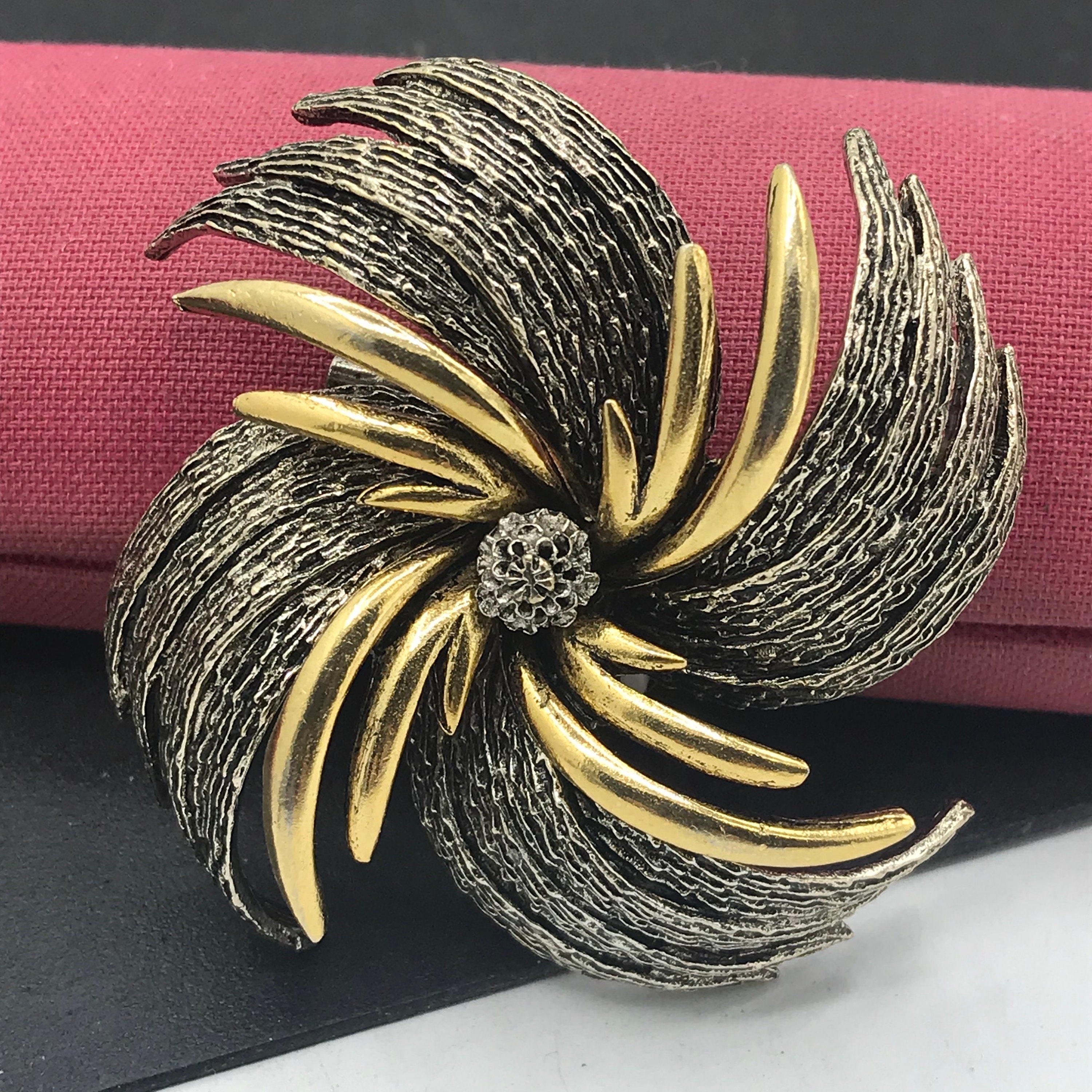 Vintage 1950s Rhinestone Flower & Stem Swedge Brooch