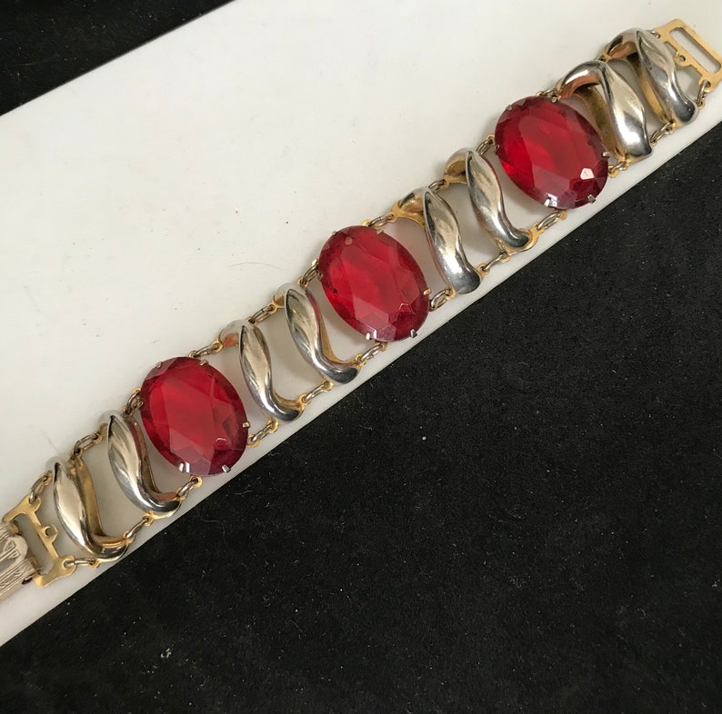 Red gold tone metal chunky 1940s 1950's Retro Art Deco bracelet image 7