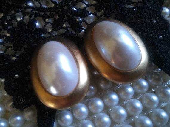 Chic Vintage Signed Faux Pearl Designer 1950's 19… - image 1