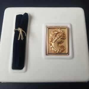 Estee Lauder Vintage Cameo Perfume Collectible Compact 2000, New Old Stock in Original Box