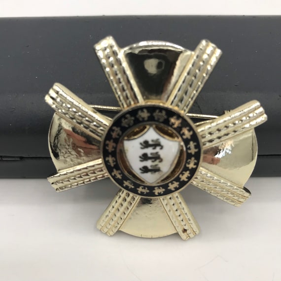 Vintage lion dragon Maltese cross coat of arms Herald… Gem