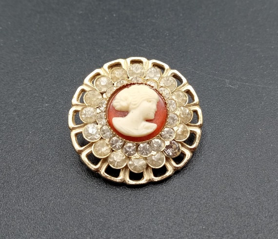 Vintage Small Rhinestone Cameo Brooch Pin, 1950's… - image 5