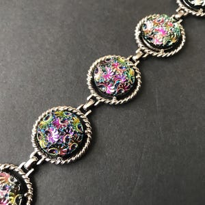 Bracciale vintage iridescente rosa e viola firmato Sarah Coventry, gioielli anni &#39;50 e &#39;60