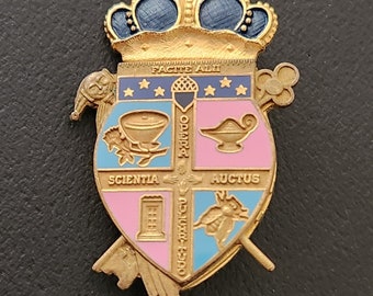 GOLD Filled Vintage Brooch Pin Heraldry Crest Opera Scienta Auctus 11.8 Gr crown shield bug bee jester genie bottle crest coat of arms
