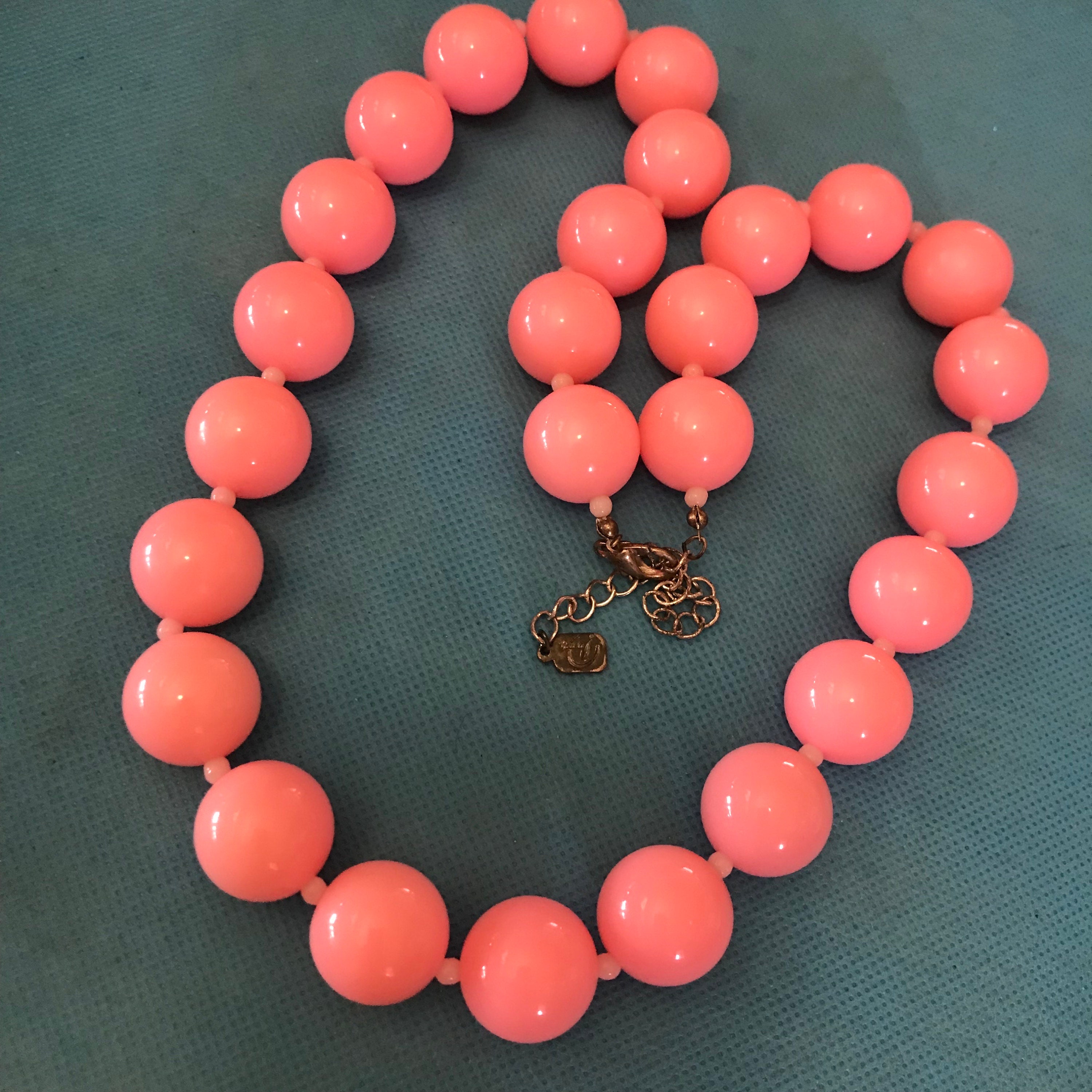 Collier Ethnique Vintage Années 80/90 Perles Verre Rose Et Médaillon Métal