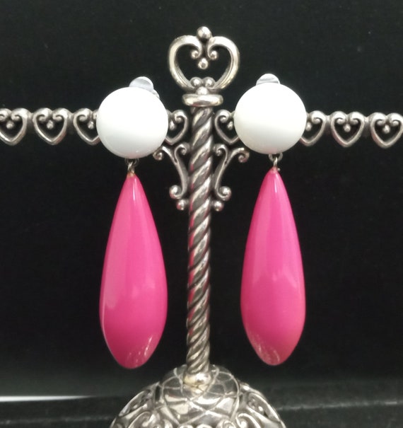 Vintage Pink & White Dangle Drop Clip On Earrings 