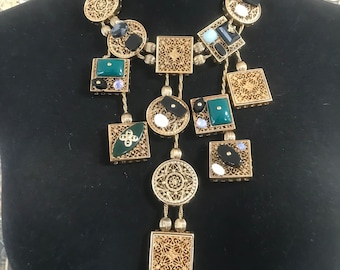 Vintage cabochon slabbetje, sierlijke start-en landingsbaan statement couture collectible fashion unsigned goldette ketting, enorme hanger, jaren 1970 sieraden