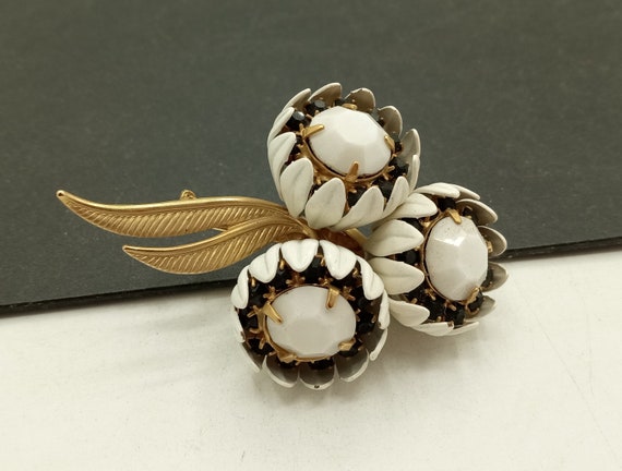 Vintage White Milk Glass Rhinestone Flower Brooch… - image 1