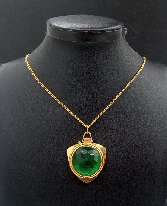 Vintage Green Glass Pendant Necklace - image 1