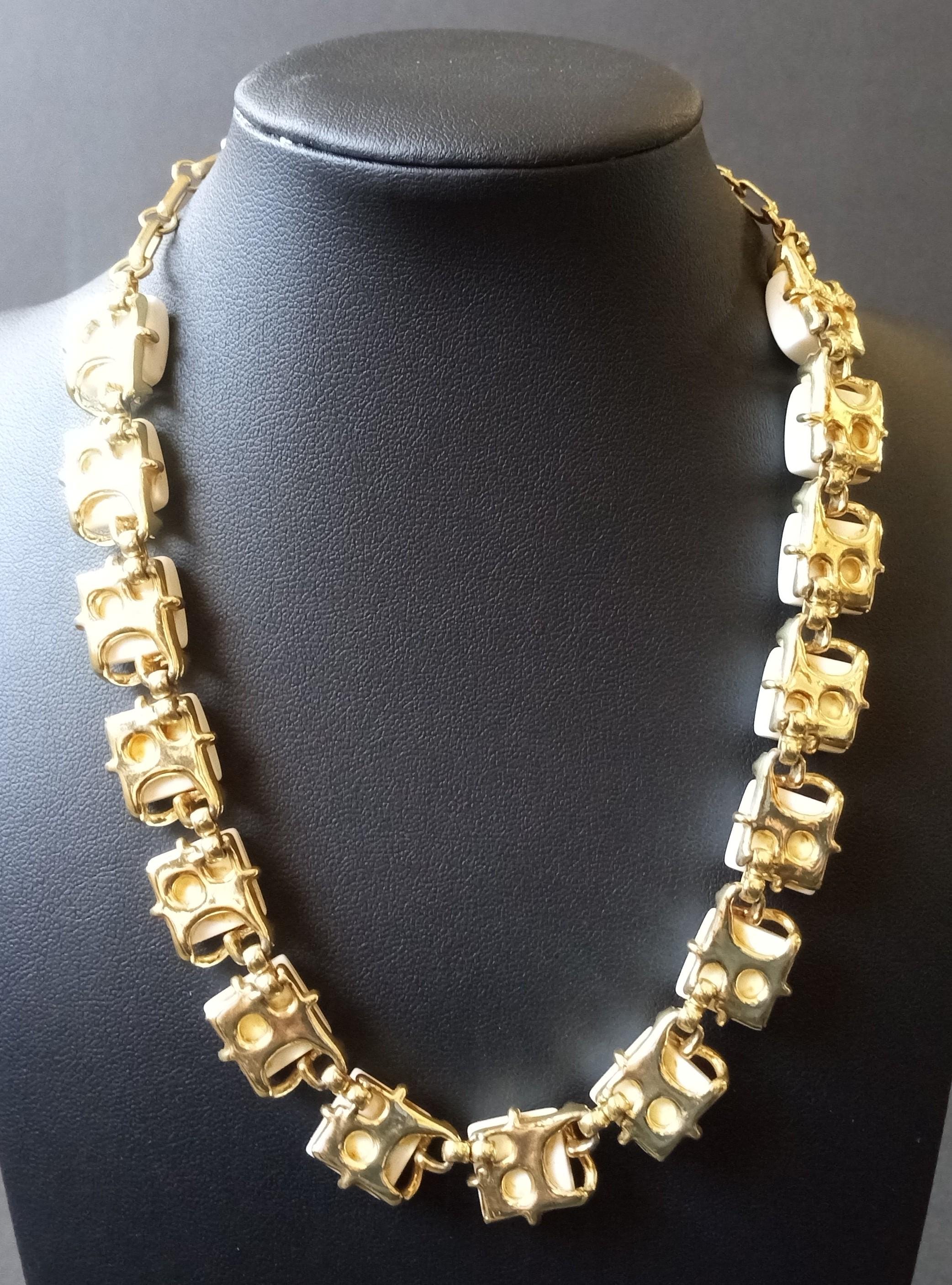 Collier Vintage Lucite Années 1950 - Pendentif Fruits Et Fleurs Blanc, Bijou Rétro