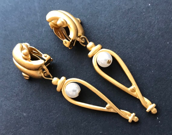 1980s FAUX pearl goldtone metal new old stock cli… - image 1