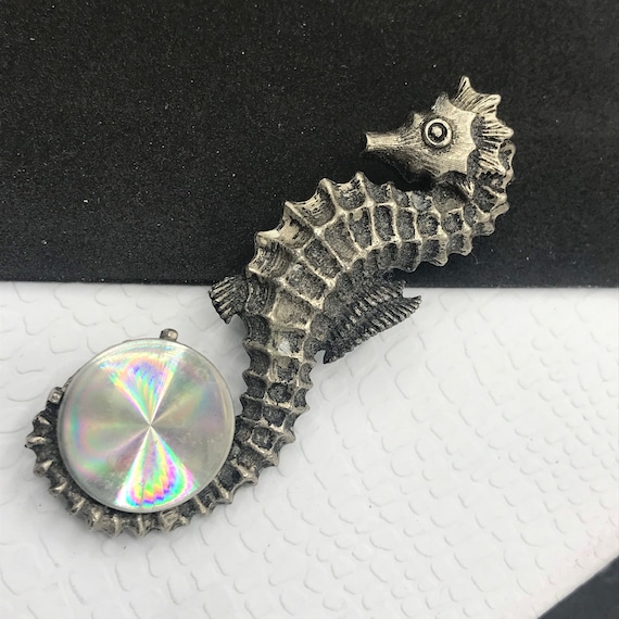 デザイナーサイン入り Jewelarama タツノオトシゴフィギュアブローチ