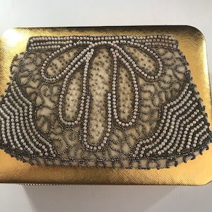 Cartera de mano pequeña antigua de estilo art déco de los años 30 con cuentas de perlas sintéticas