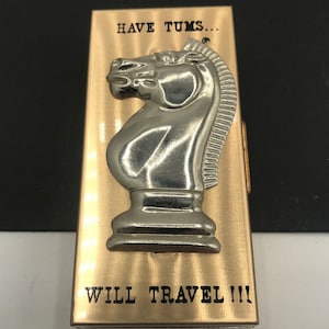 Have TUMS Will-reisdoos, schaakbordmotief, pillendoosje jaren 50, compacte vintage stashbox uit het midden van de eeuw voor verzamelobjecten van messing