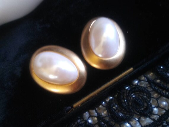 Chic Vintage Signed Faux Pearl Designer 1950's 19… - image 4