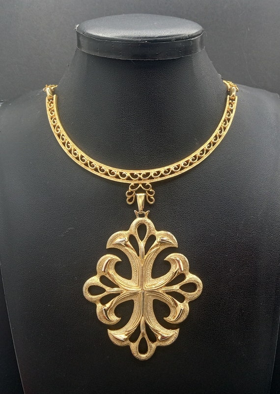 Vintage Gold Tone Collar Choker Pendant Necklace 1