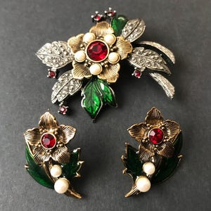 Avon Vintage Flower Brooch Pin & Pierced Earrings Jewelry Set, 1970's 1980's