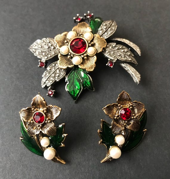 Avon Vintage Flower Brooch Pin & Pierced Earrings Jewelry Set, 1970's 1980's
