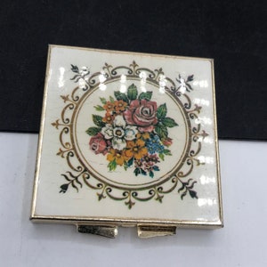 Vintage flower compact collectible Vanity Home Decor