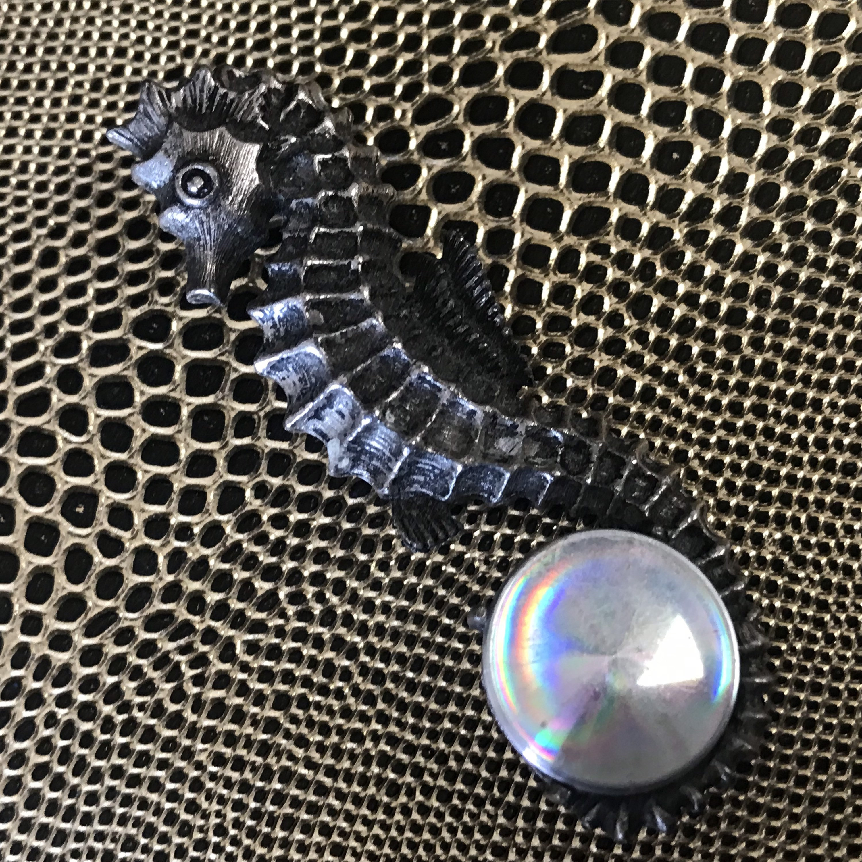 デザイナーサイン入り Jewelarama タツノオトシゴフィギュアブローチ
