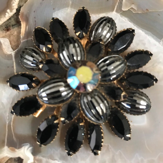 Rhinestone Brooch - Vintage Flower Pin - 1950's 1… - image 1