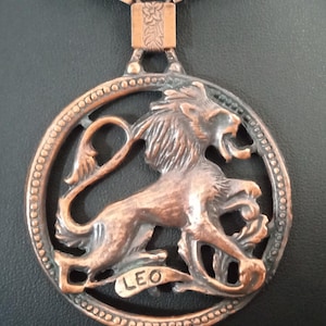 Vintage lange koperen Leeuw de leeuw astrologie hanger ketting, jaren 1960 1970 horoscoop sieraden, vintage verjaardagscadeau idee