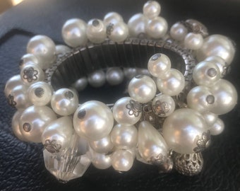 Huge faux Pearl hearts beaded Lucite Crystal chunky expandable cha cha charm bracelet 1950s 1960s statement jewelry, old Hollywood glam