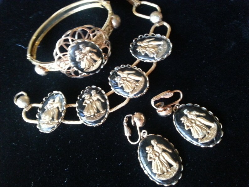 Mid Century Dutch Lovers 2 Bracelet Earring Set Black /& Gold Unique Vintage Jewelry Set Demi Parure 1950/'s 1960/'s