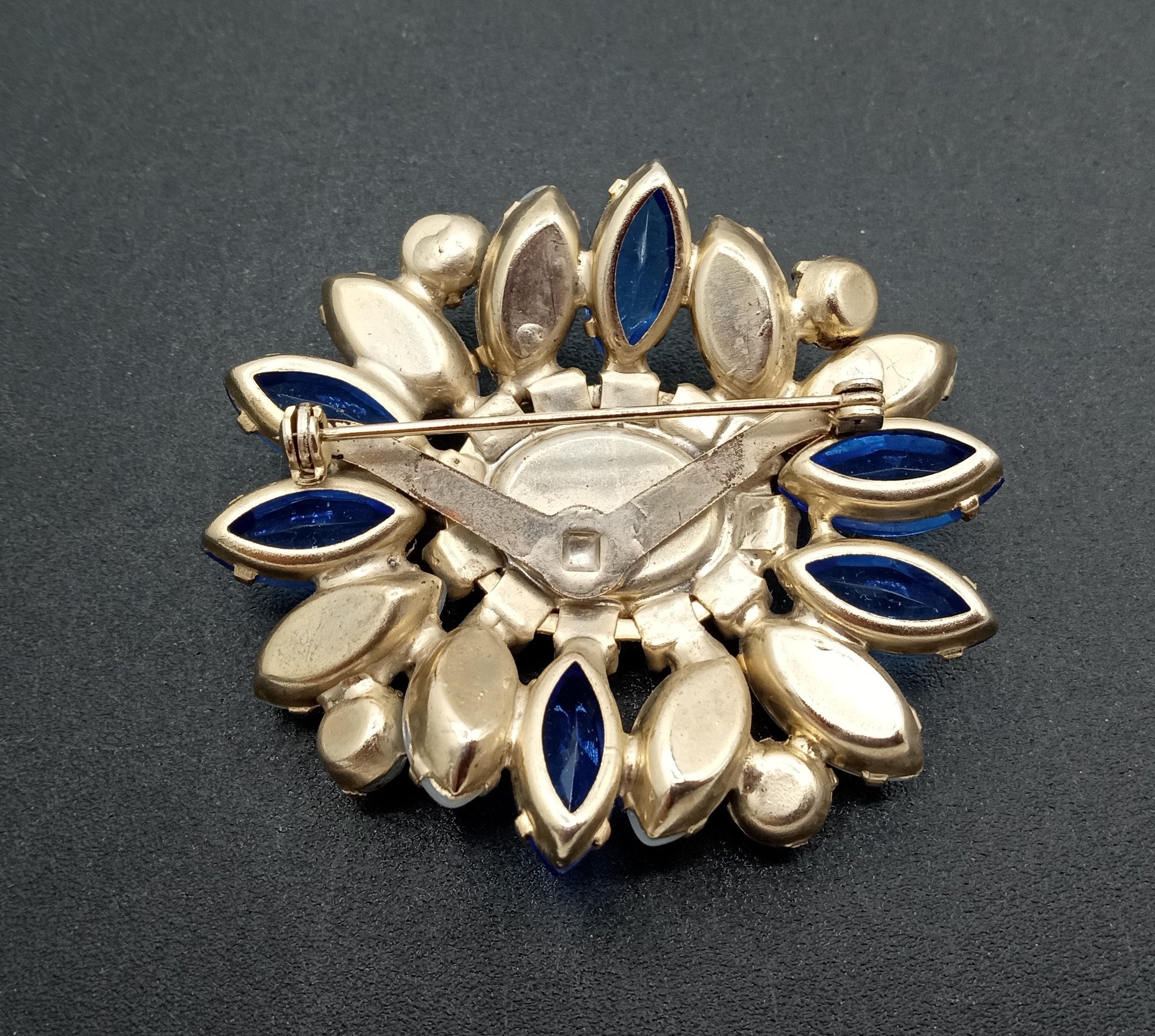 Broche Fantaisie Vintage Années 60 Avec Strass Bleus - Occasion