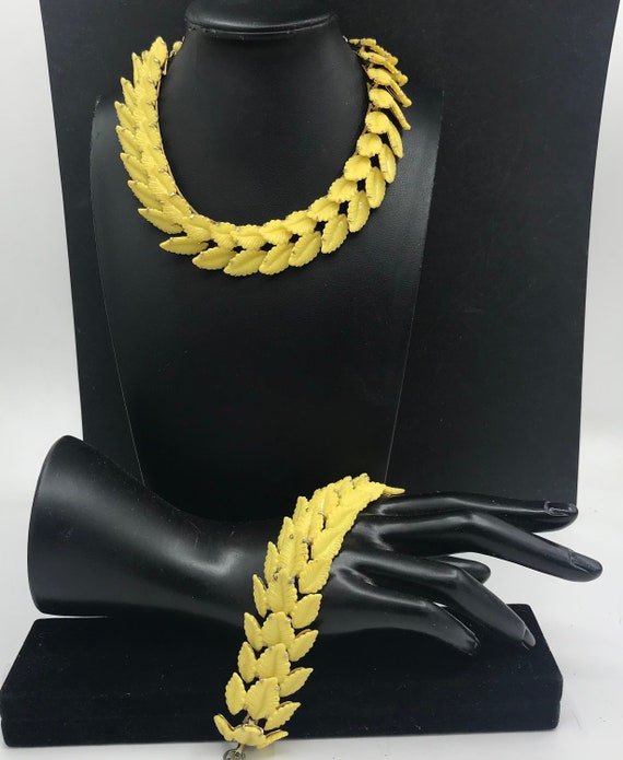 Yellow Thermoset jewelry set, 1950s 1960s Lucite … - image 9