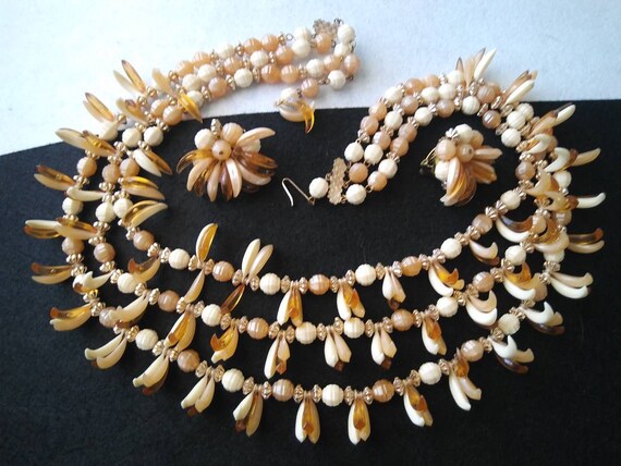 Unique beige 3 strand beaded mid-century necklace… - image 3