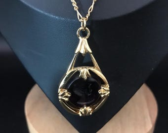 Avon Intaglio Cameo Pendant Necklace 1970's Jewelry