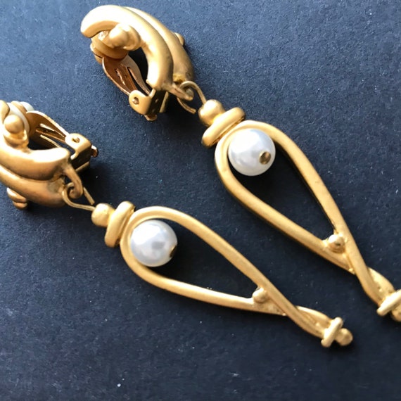 1980s FAUX pearl goldtone metal new old stock cli… - image 4