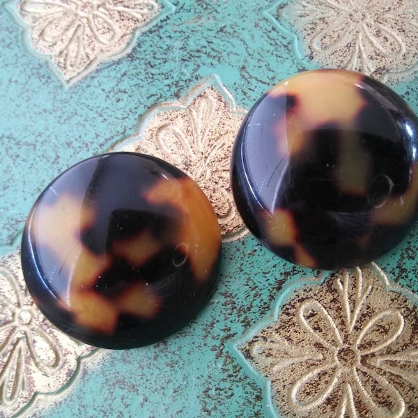 Vintage Brown Tortoise Shell Leopard Clip On Earrings, Retro Lucite 1970s Collectible Rockabilly Mad Men Mod Jewelry Accessories