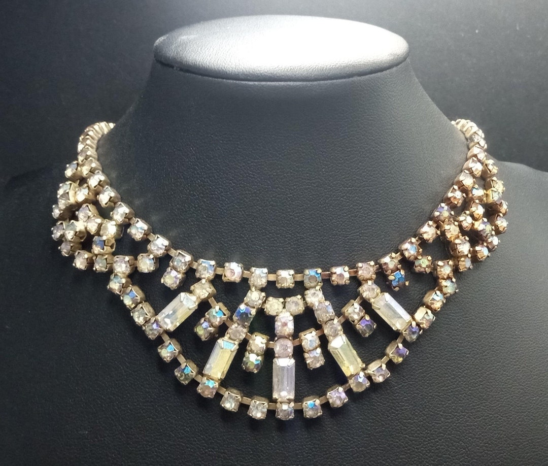 1960s Red Beaded Choker Necklace With Large Pendant