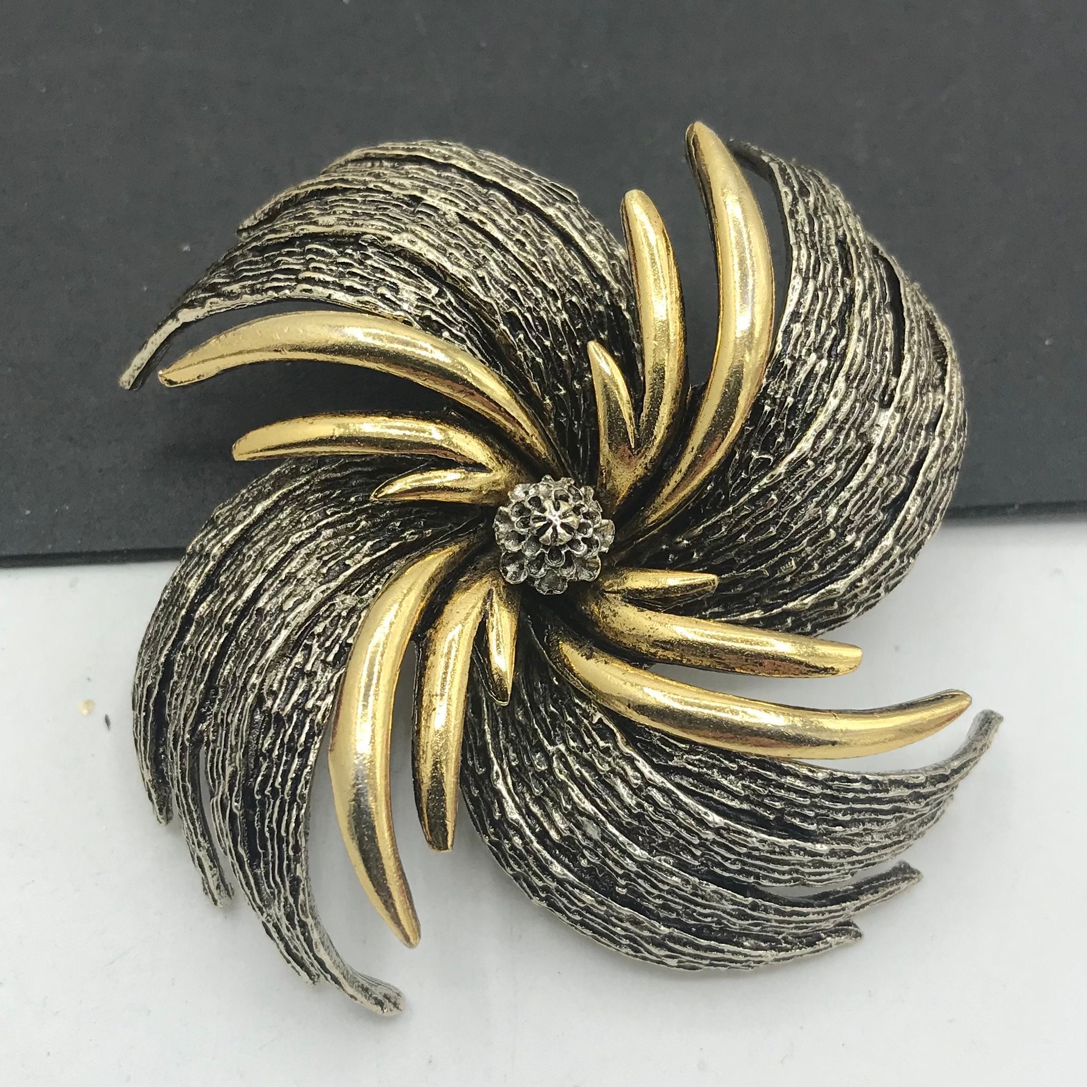 Vintage 1950s' brown rhinestone flowermotif brooch | eBay