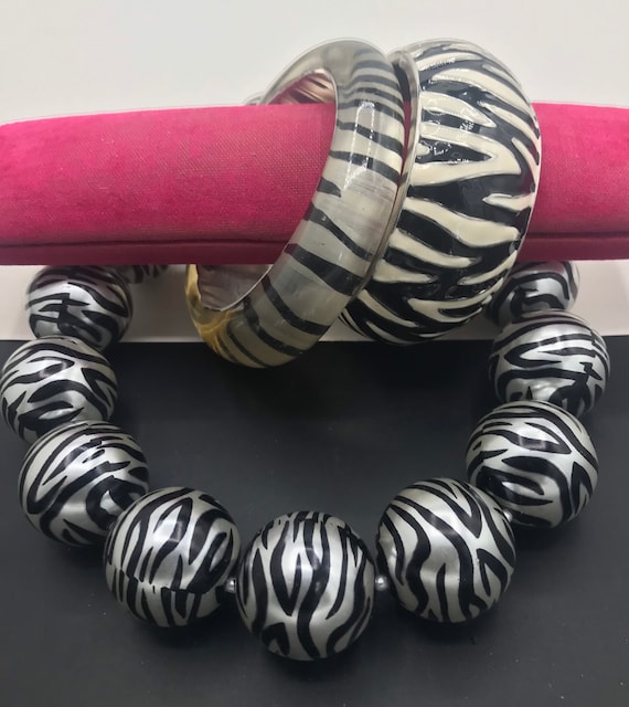 Vintage Zebra  Very Large Lucite Beaded Necklace … - image 1