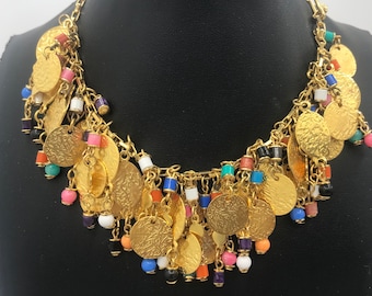 Collar babero con monedas vintage, artículo de colección de los años 60 y 70, joyería vintage llamativa.
